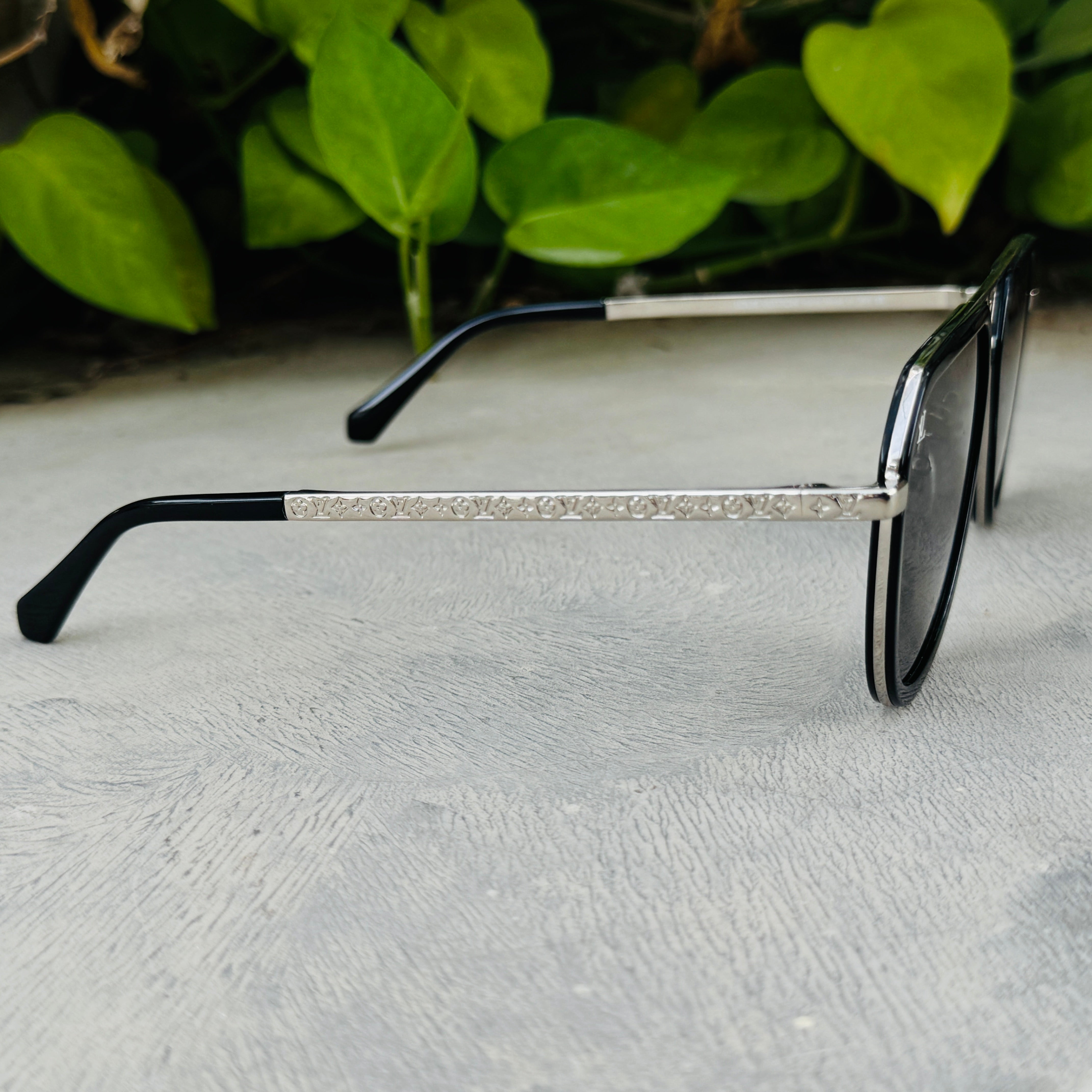 Louis Vuitton – 2129 - 55 –  Silver Black - Metal - Sunglasses – Unisex - Premium