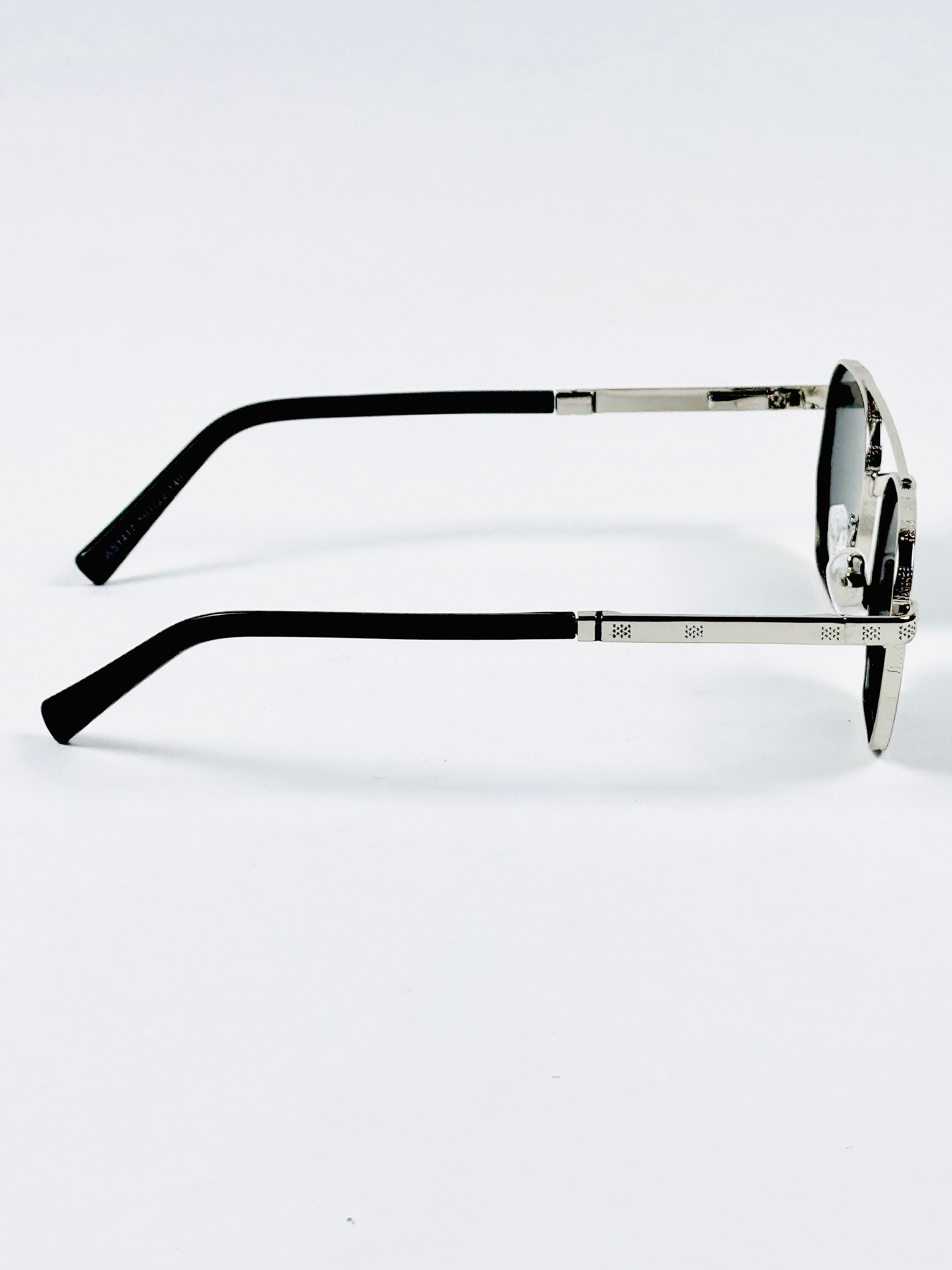 Louis Vuitton – 1417 – 50 – Silver Black – Metal – Sunglasses – Unisex