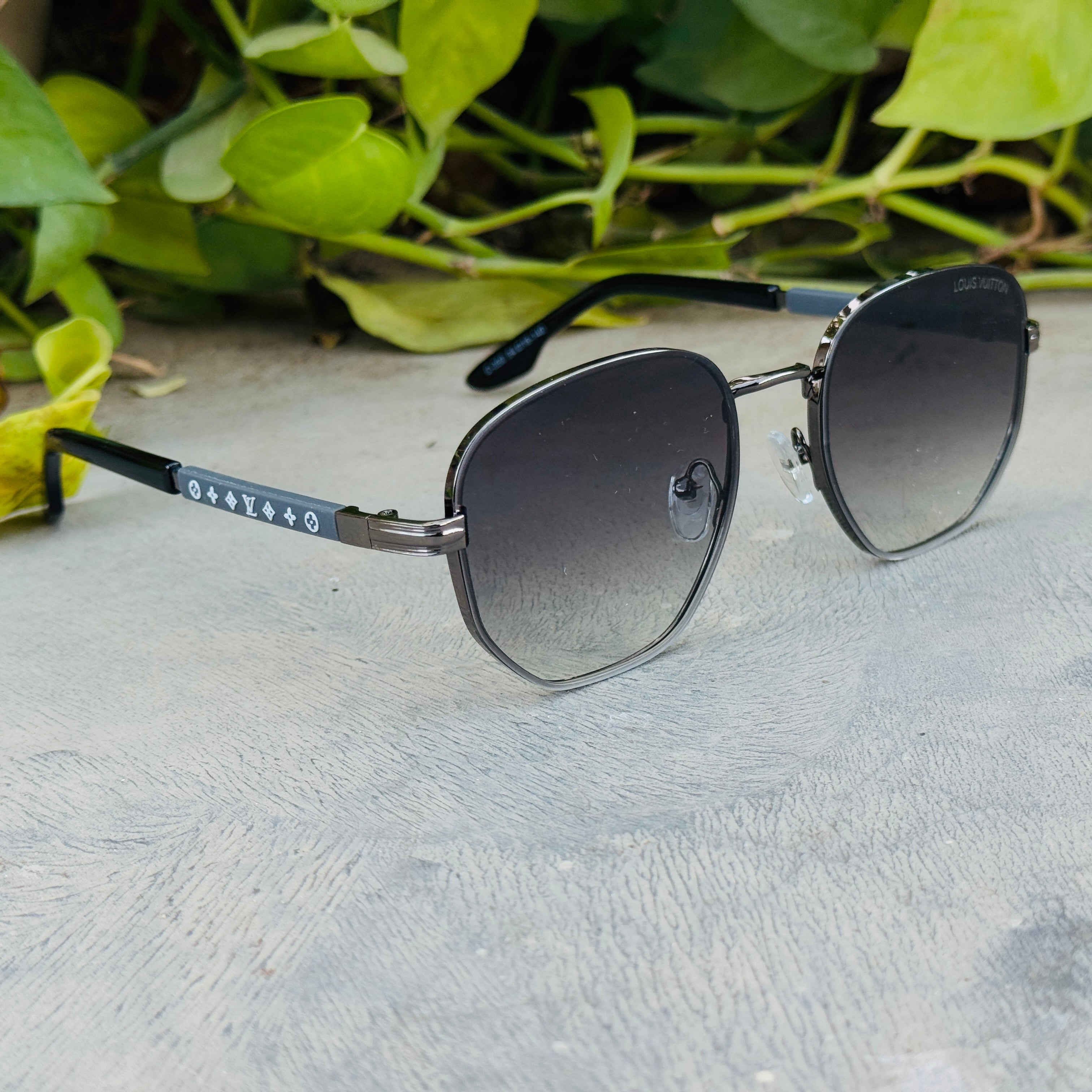 Louis Vuitton – 2A371 – 56 – Grey Green – Metal - Sunglasses – Unisex