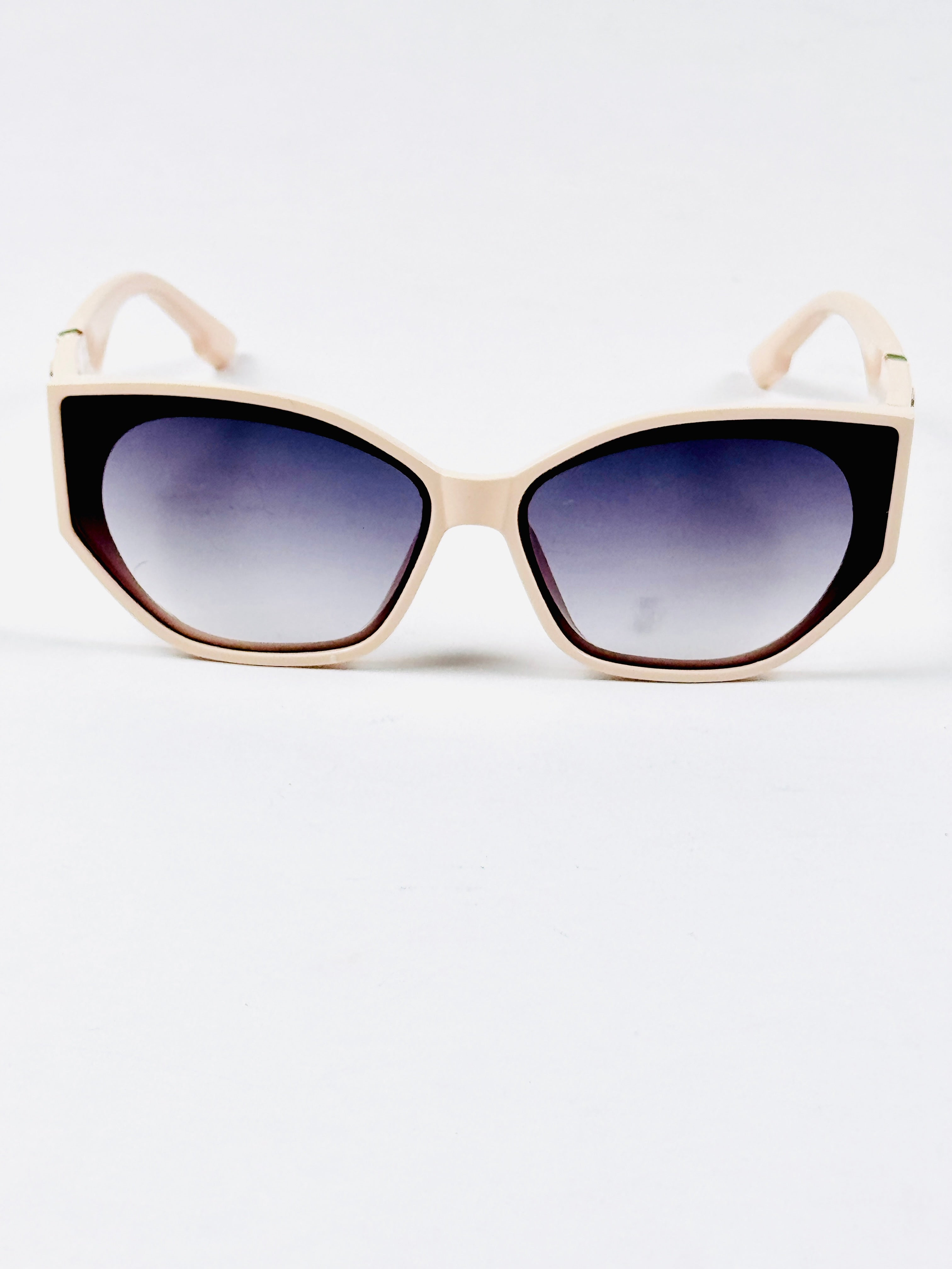 Gucci- 3362 – 62 – White Black Gradient – Acetate – Sunglasses – Ladies