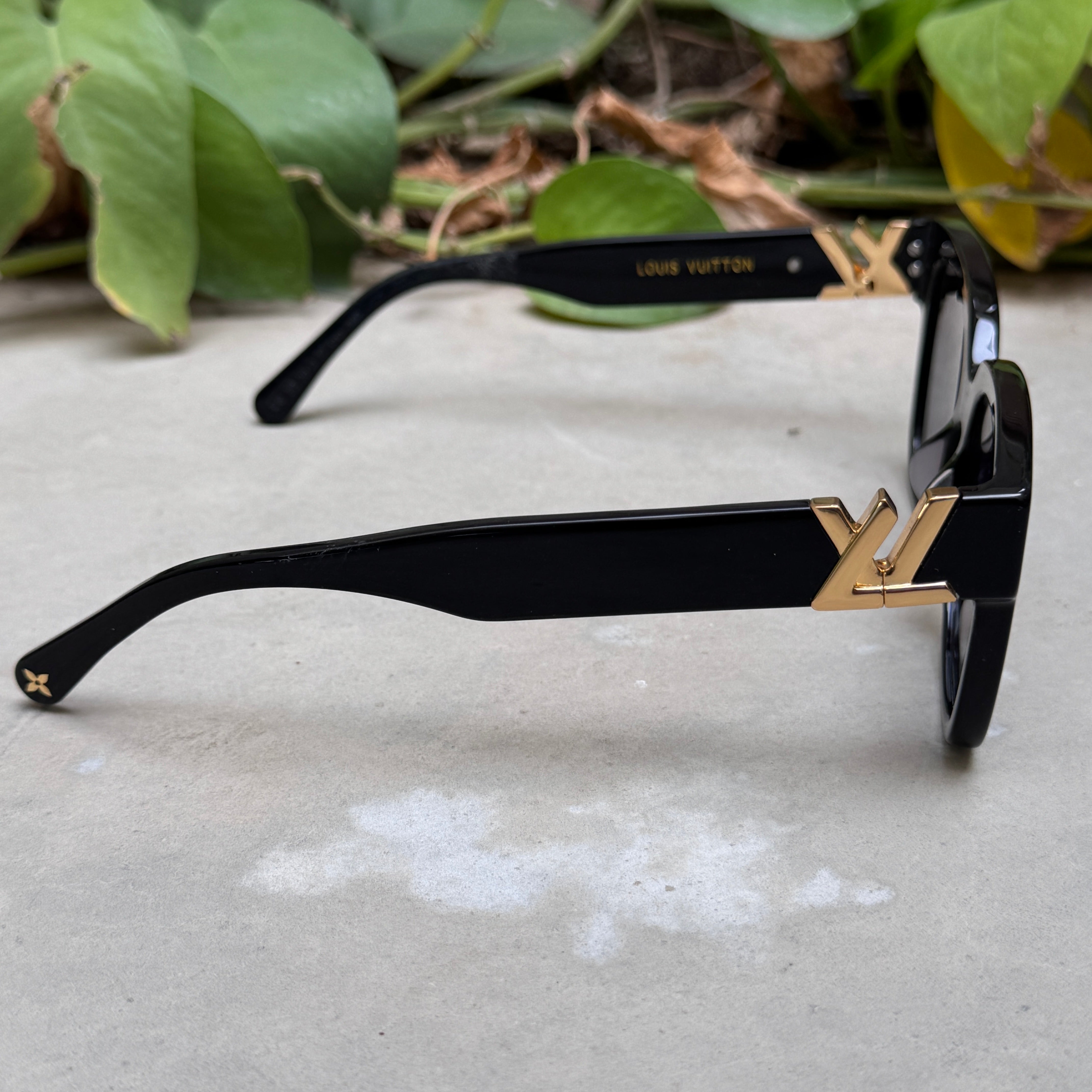 Louis Vuitton – A16 - 52 – Black Gradient – Acetate - Sunglasses – Ladies - Premium