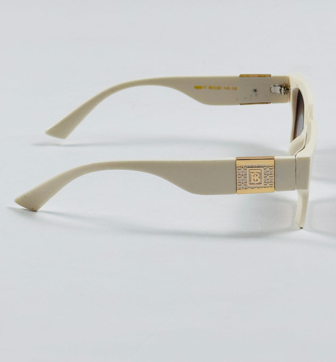 Burberry’s - 9017 – 50 – White Pink – Acetate – Sunglasses – Unisex