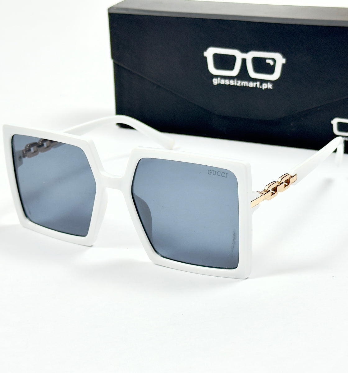 Louis Vuitton – 21071 – 56 - White Black – Acetate  – Sunglasses - Ladies