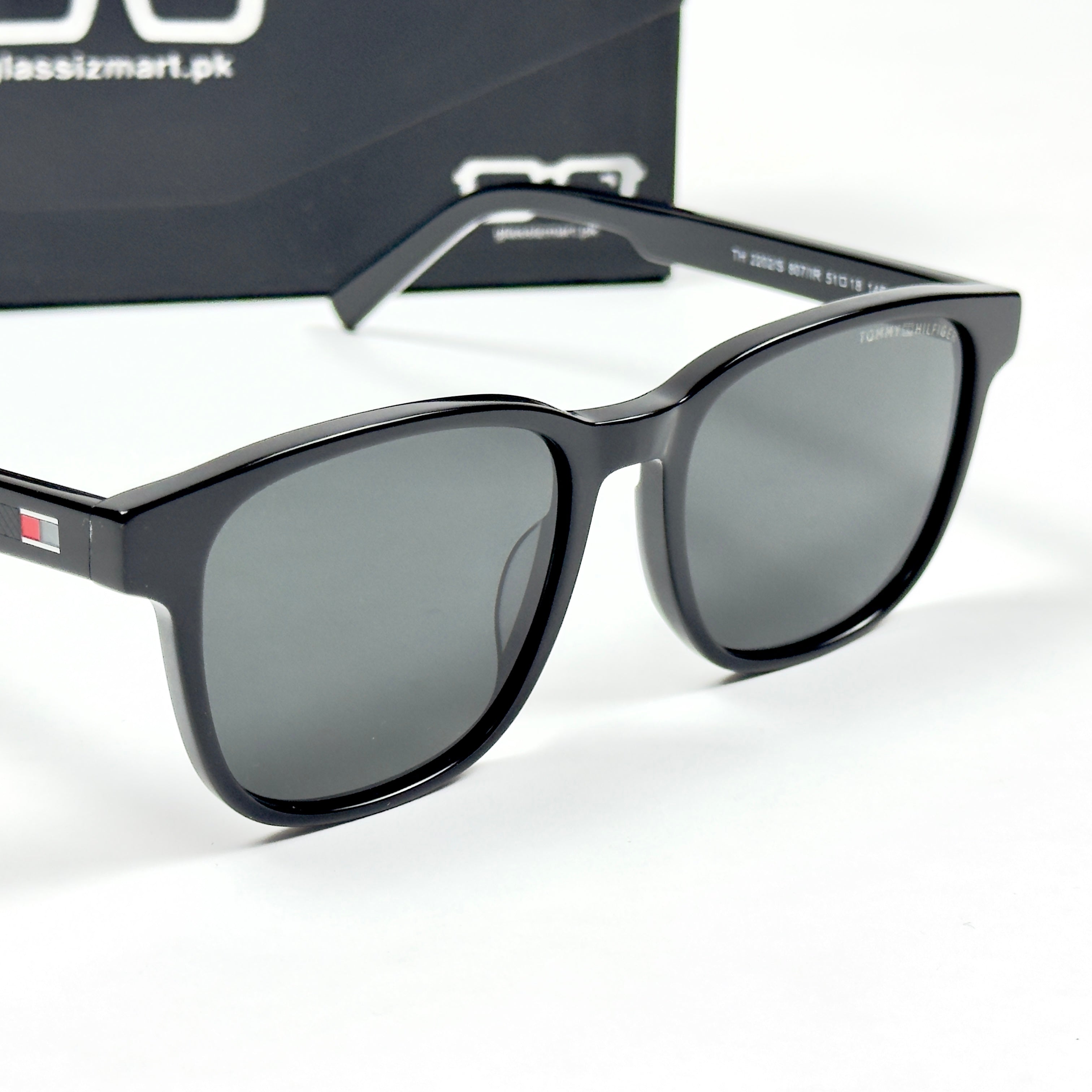 Tommy Hilfiger – 2202 – 51 – Black –  Acetate - Sunglasses – Unisex - Premium