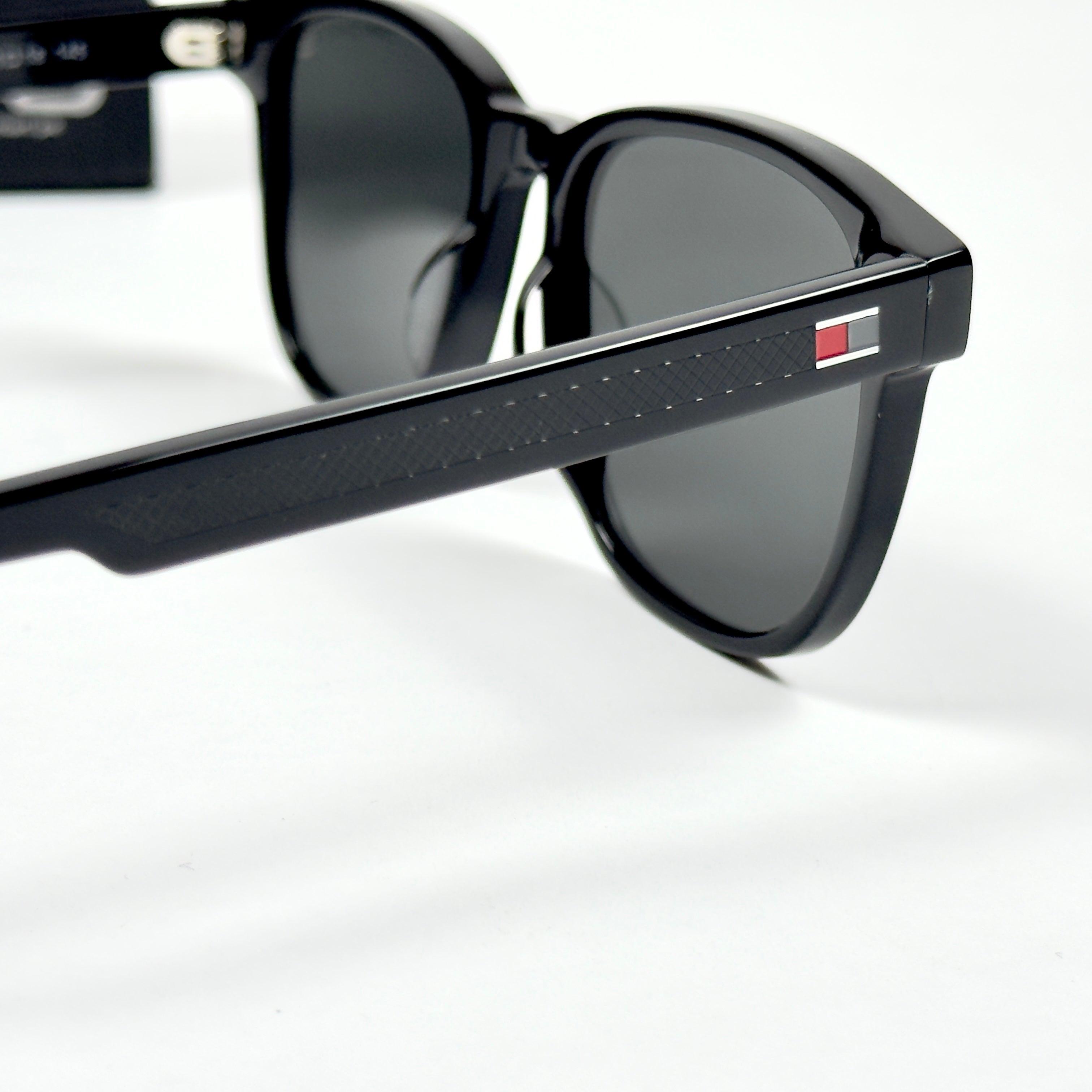 Tommy Hilfiger – 2202 – 51 – Black –  Acetate - Sunglasses – Unisex - Premium